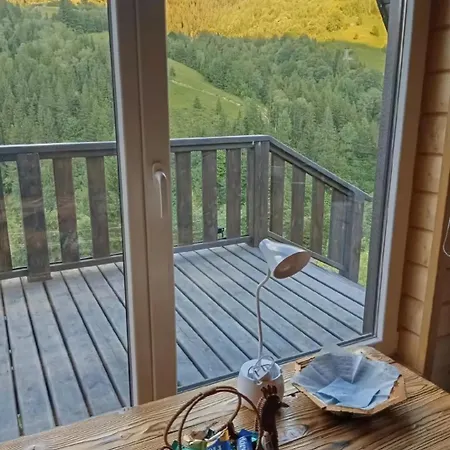 тишина гір над потоками