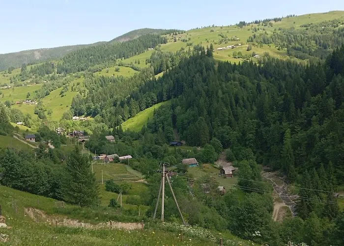 тишина гір над потоками